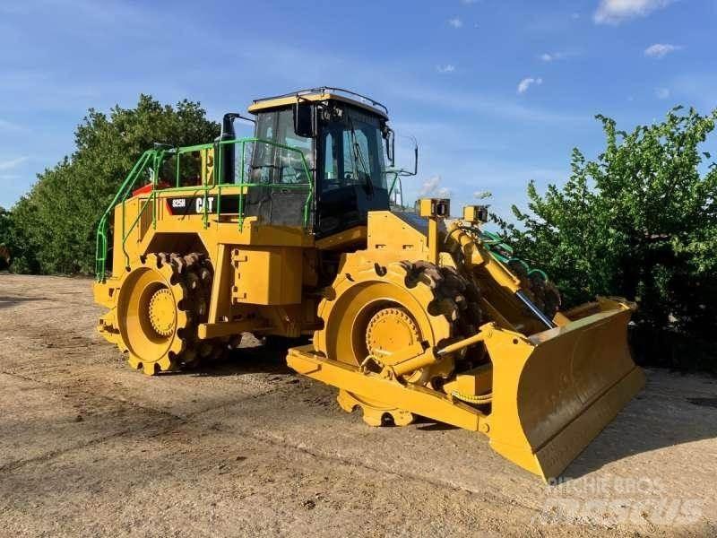CAT 825H 廢棄物壓實機