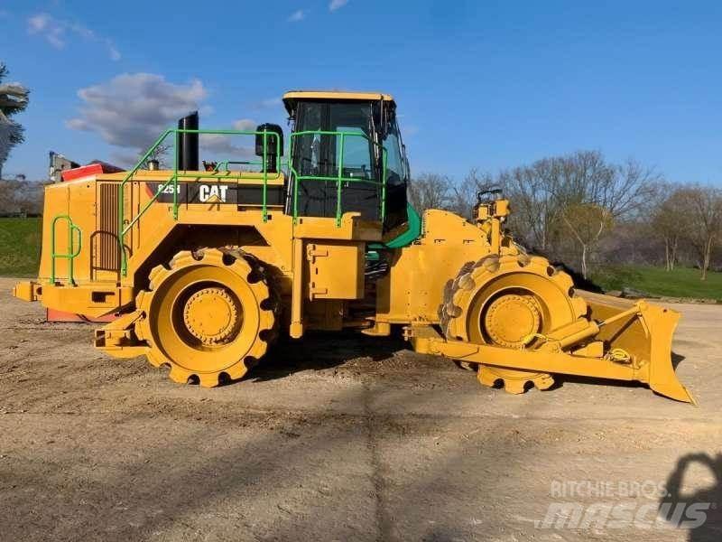 CAT 825H 廢棄物壓實機