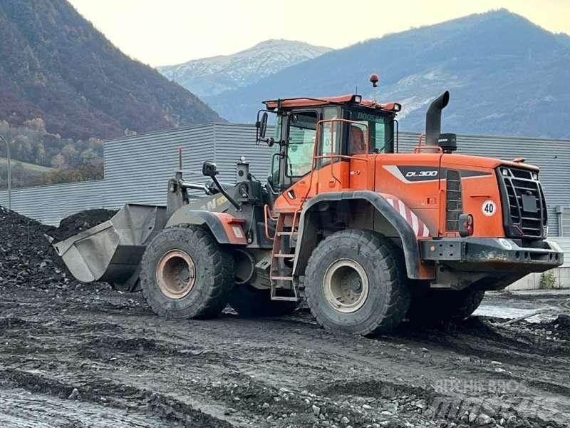 Doosan DL300 輪胎式裝載機