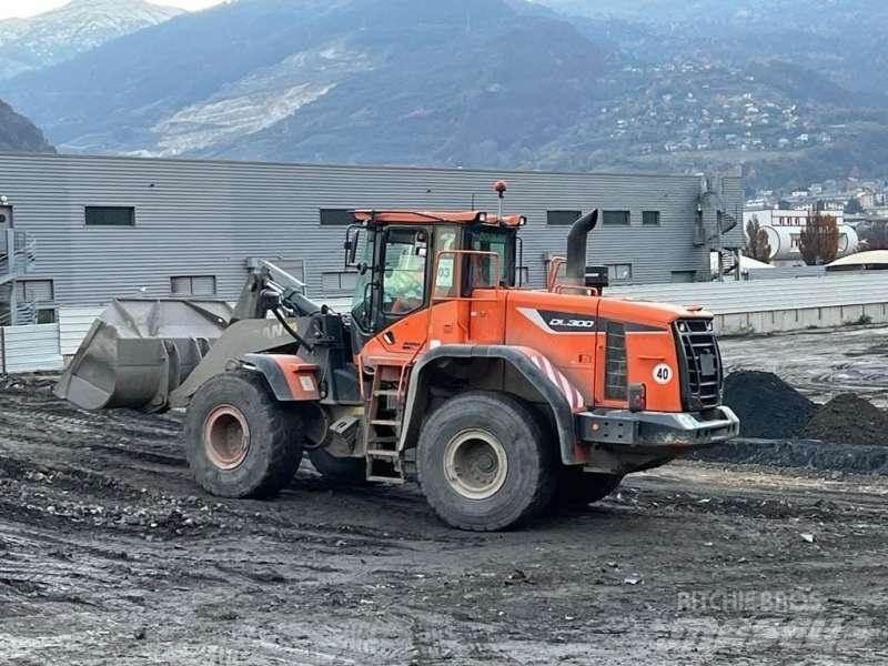 Doosan DL300 輪胎式裝載機