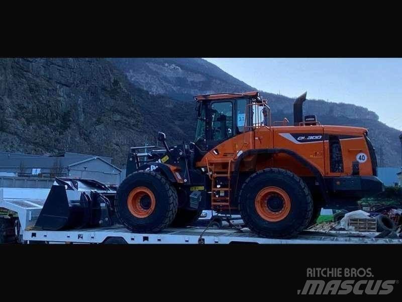 Doosan DL300 輪胎式裝載機