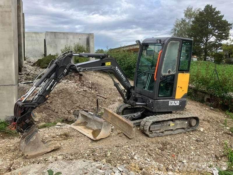 Volvo ECR25D 小型挖土機/掘鑿機<7t(小型挖掘機)