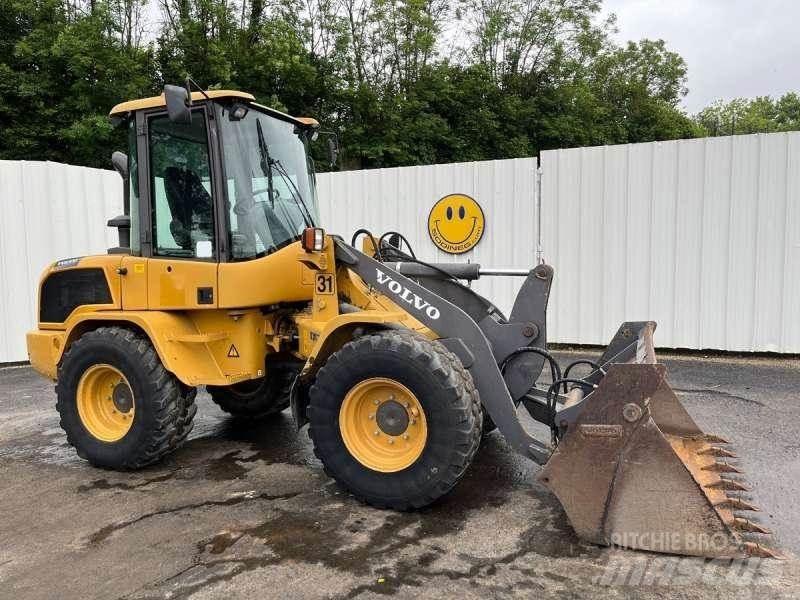 Volvo L30G 小型裝載機