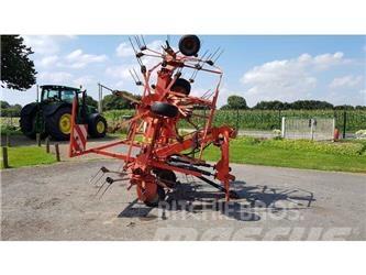 Kuhn GF7802 耙與翻草機