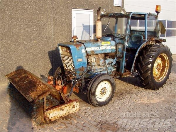Ford 2000 曳引機