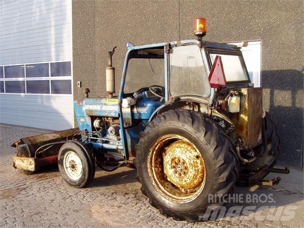 Ford 2000 曳引機