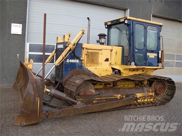 Hanomag D680E 履帶推土機