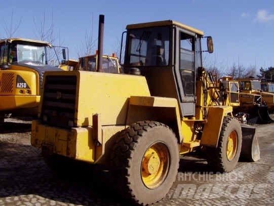 JCB 410 輪胎式裝載機