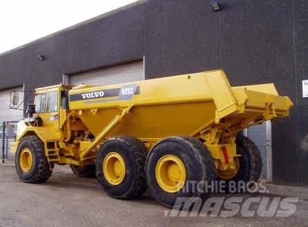 Volvo A25C 鉸接式起吊車