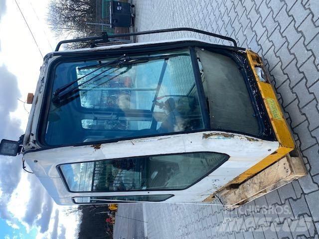 Liebherr R 914 B 駕駛室與內部