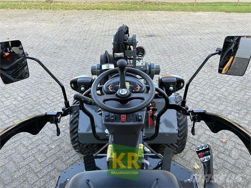 GiANT G2700 HD+ 前端裝載機和挖掘機