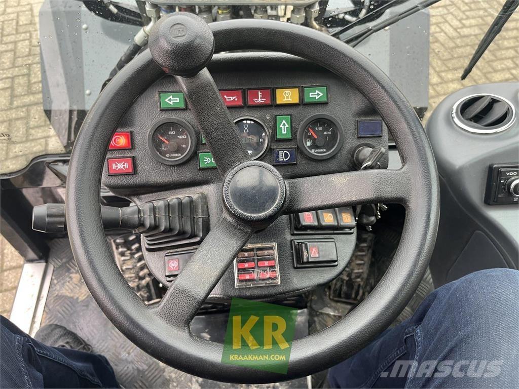 GiANT V5003 前端裝載機和挖掘機