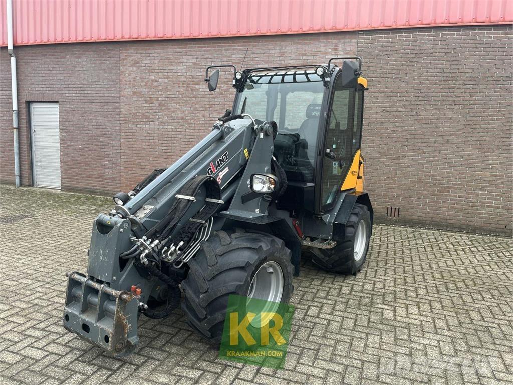 GiANT V5003 前端裝載機和挖掘機