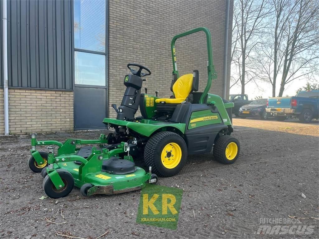 John Deere 1550 騎乘式割草機