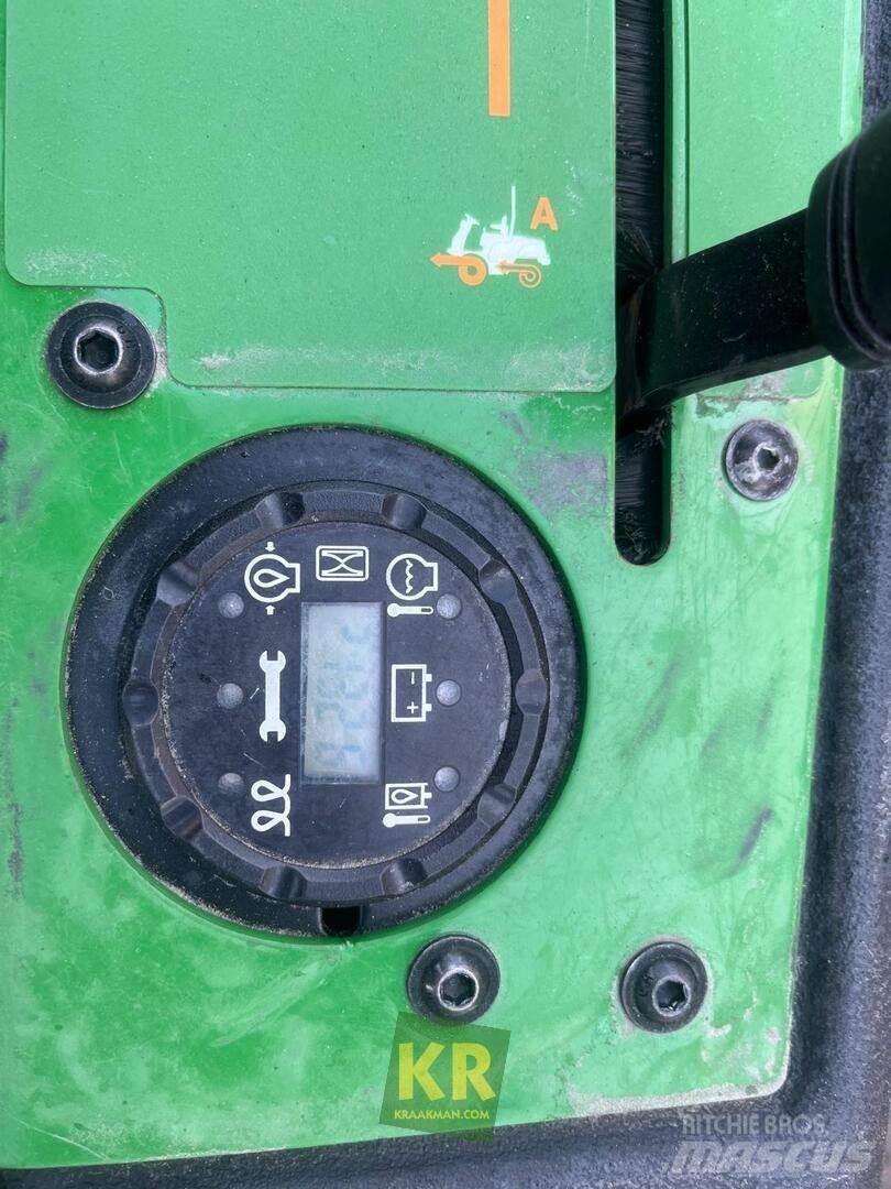 John Deere 1550 騎乘式割草機
