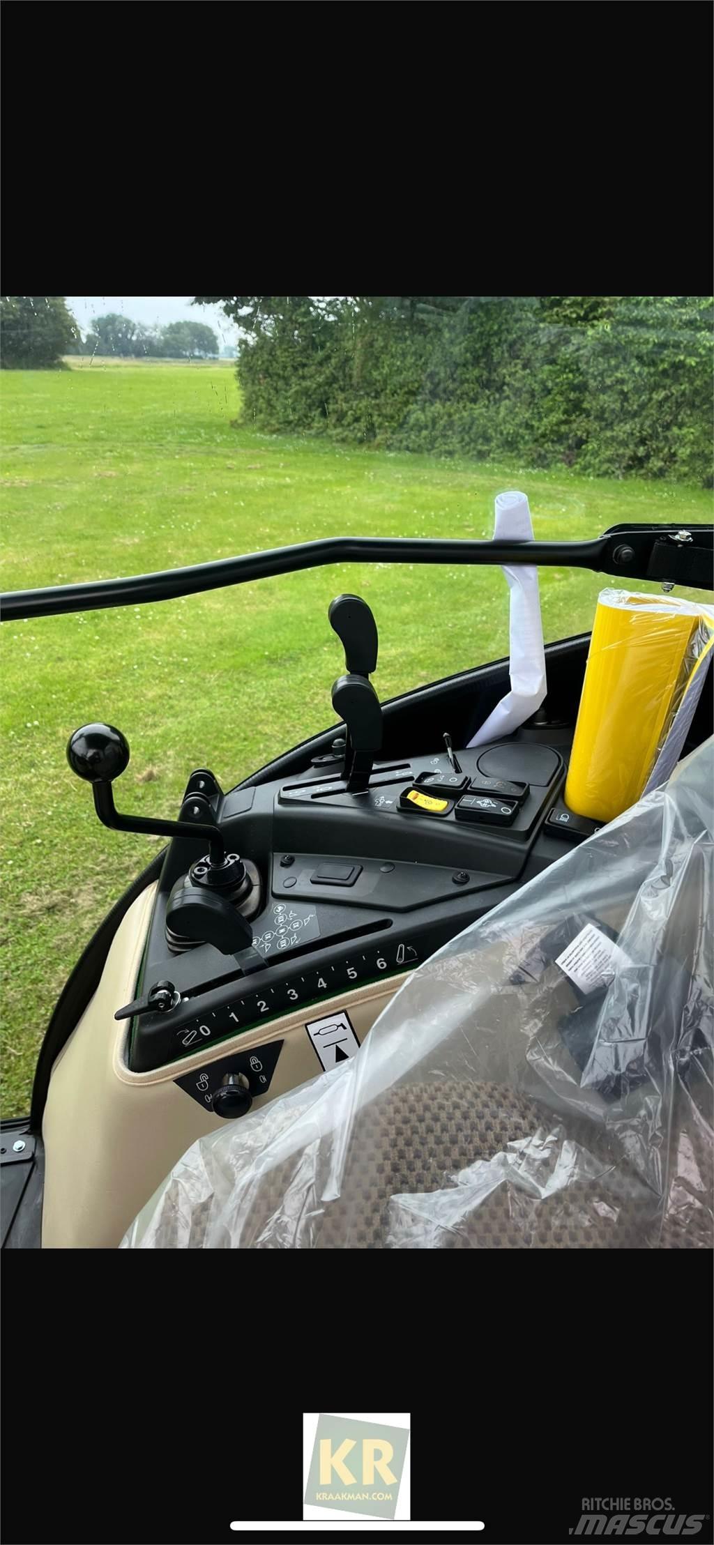 John Deere 2032R 小型曳引機