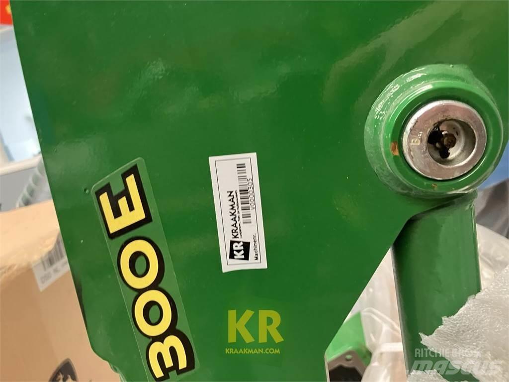 John Deere 300E 前端裝載機和挖掘機