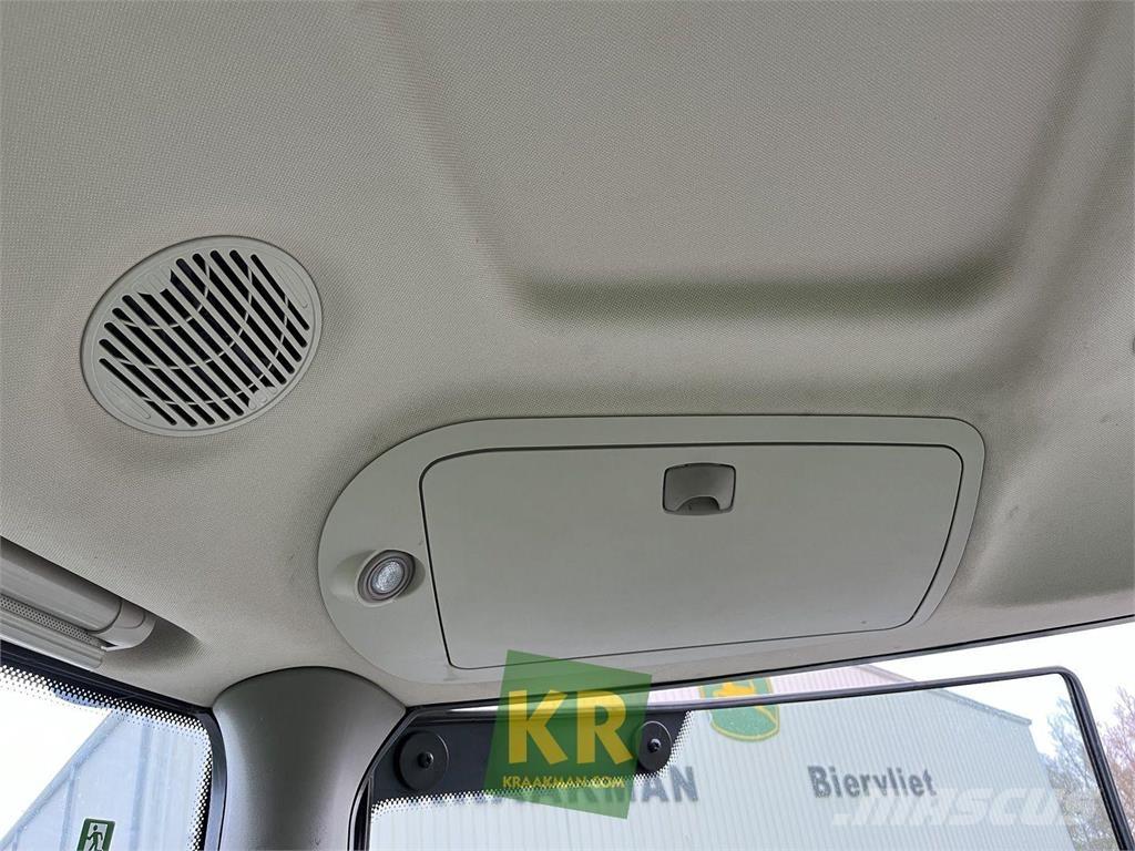 John Deere 6215R 曳引機