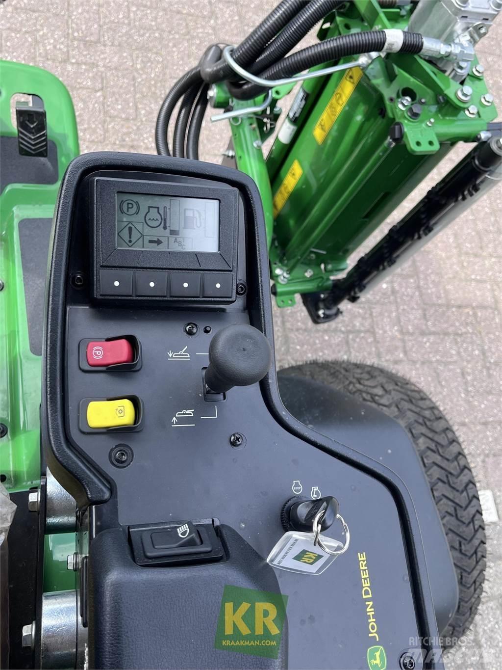 John Deere 8700A 果嶺割草機