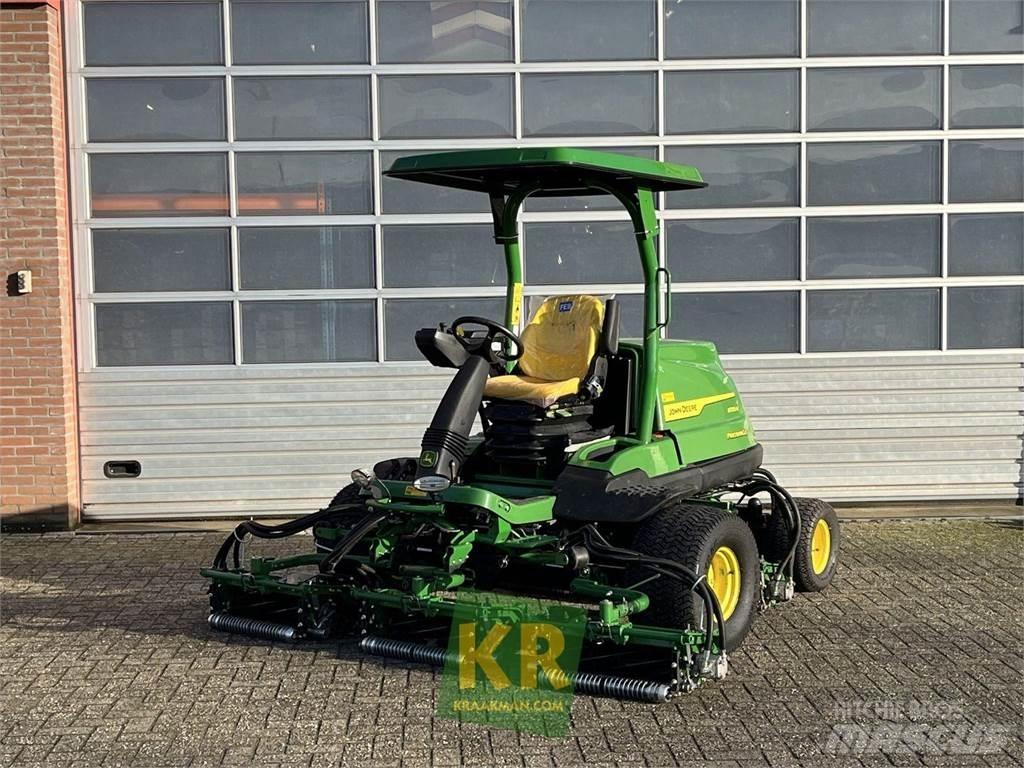 John Deere 8700A 果嶺割草機