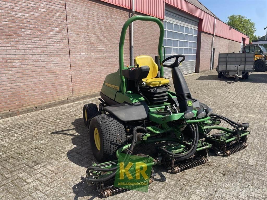 John Deere 8700A 果嶺割草機