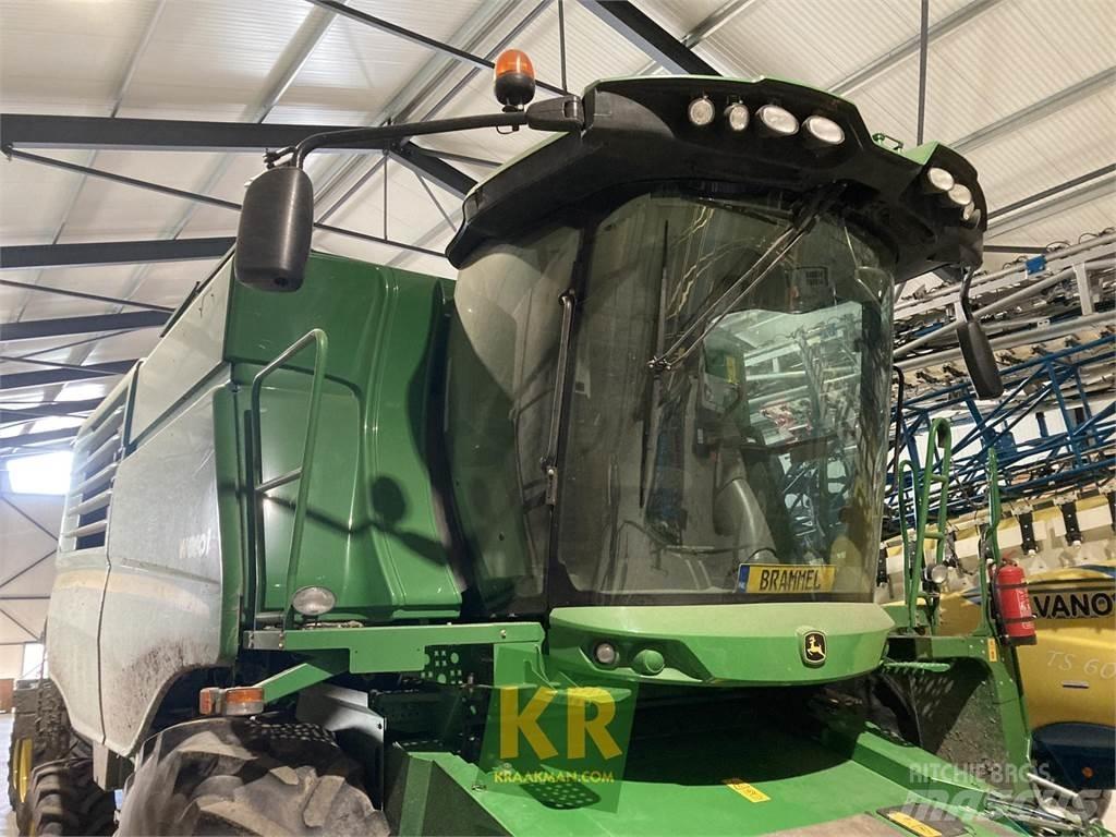 John Deere W650 聯合收穫機