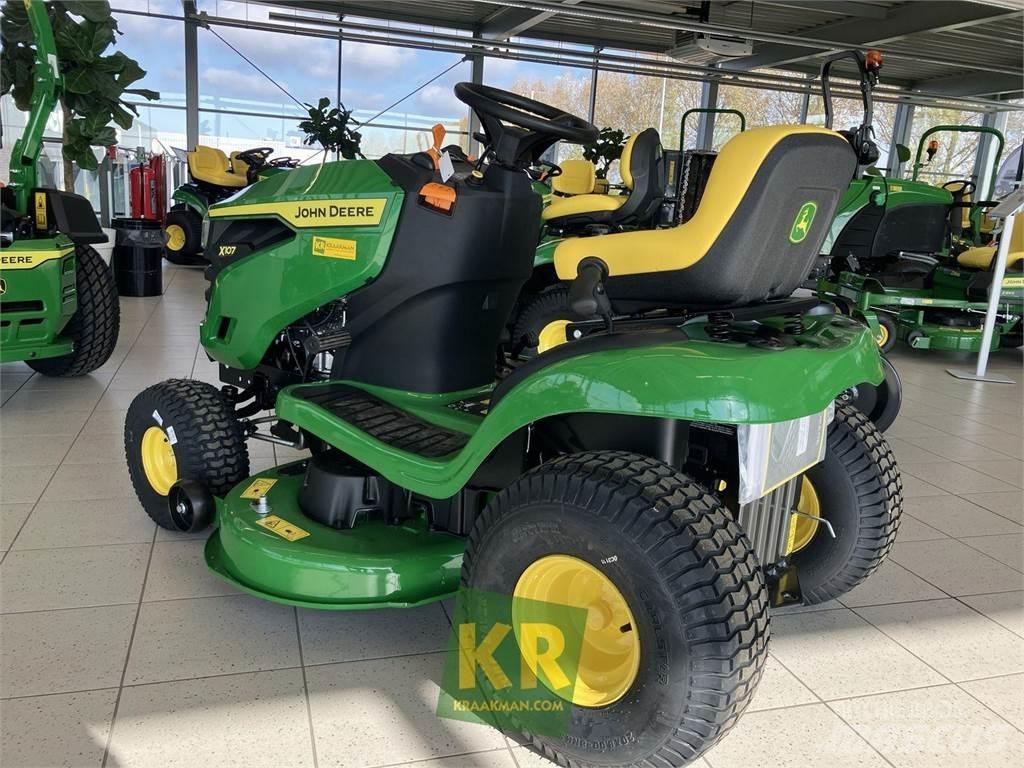 John Deere X107 騎乘式割草機