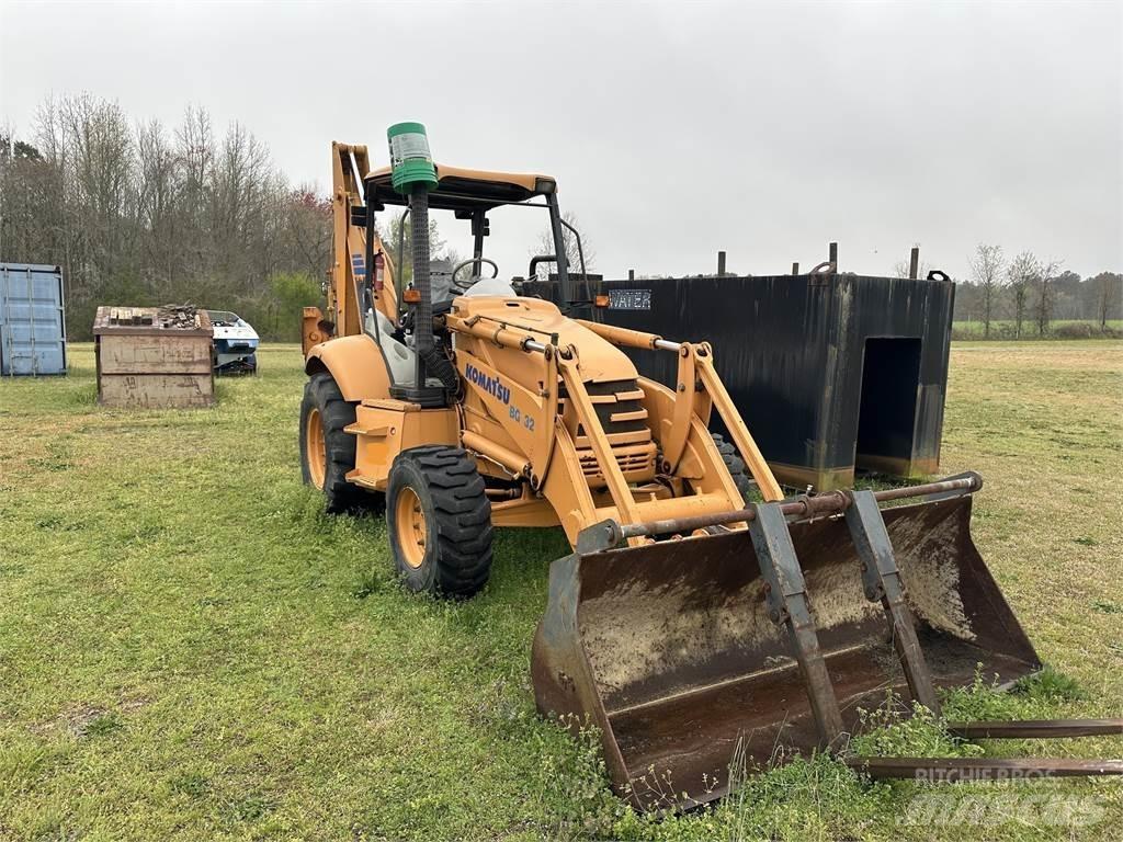 Komatsu WB140 反鏟裝載機