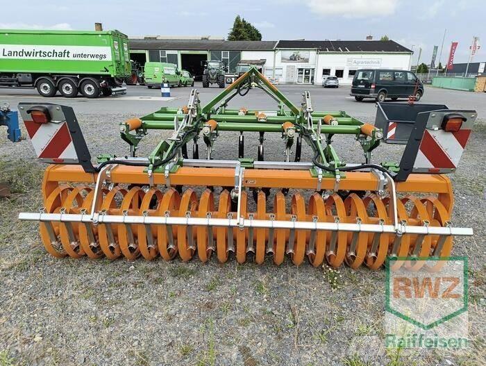 Amazone Cenio 3000 中耕管理機