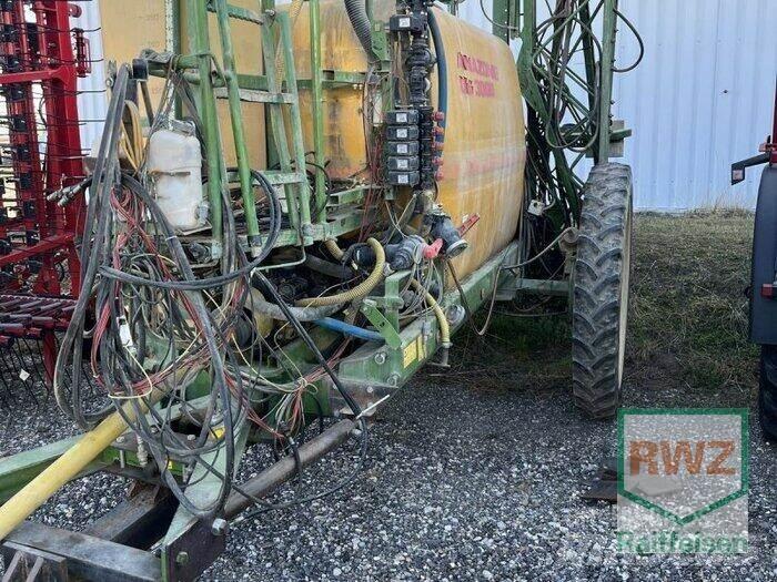 Amazone UG 3000 牽引式噴霧機