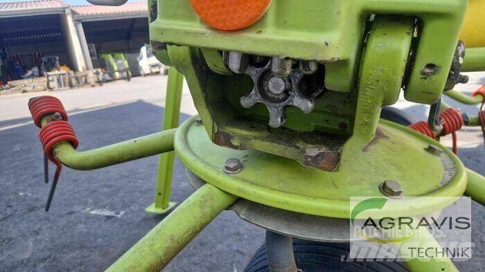 CLAAS VOLTO 700 耙與翻草機