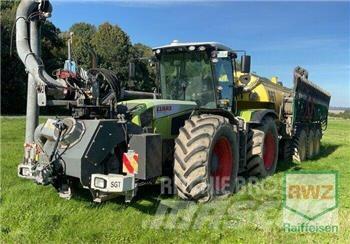 CLAAS XERION 3800 TRAC 肥料撒布機