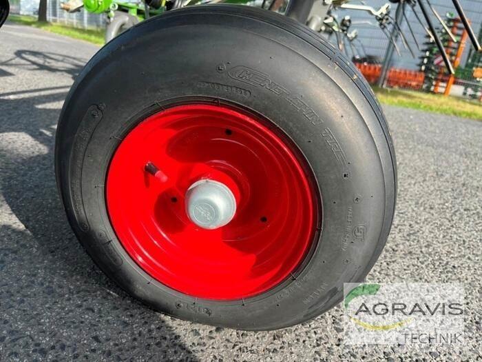 Fendt TWISTER 5204 DN 耙與翻草機