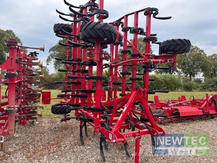 Horsch FINER 7 SL 中耕管理機