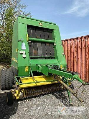 John Deere 592 MAXICUT 圓型牧草打包機