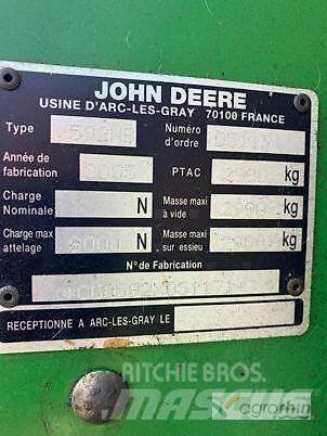 John Deere 592 MAXICUT 圓型牧草打包機