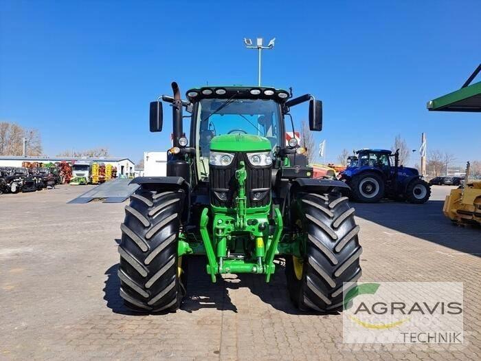 John Deere 6215 R 曳引機