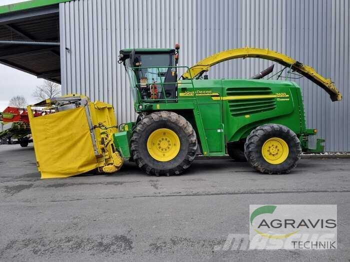 John Deere 7400 自走式飼料採集機