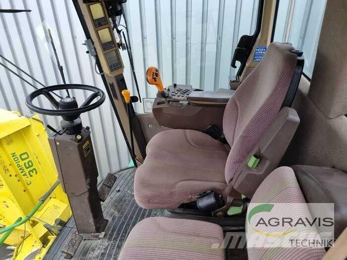 John Deere 7400 自走式飼料採集機
