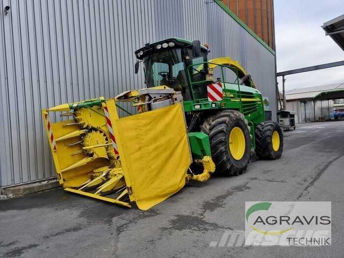 John Deere 7400 自走式飼料採集機