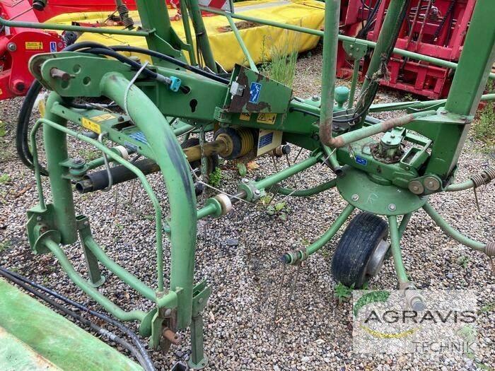 Krone KW 7.70/6 耙與翻草機