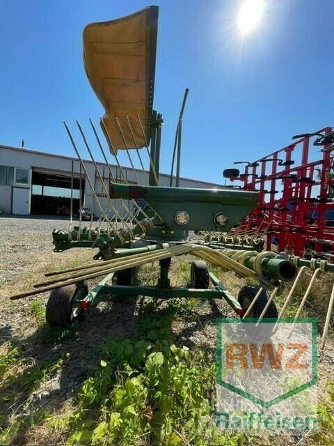 Krone Swadro 38 耙與翻草機