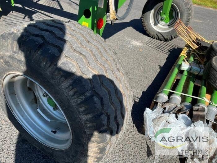Krone SWADRO TC 880 耙與翻草機