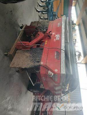 Kuhn Axis 20.1W 礦物撒布機