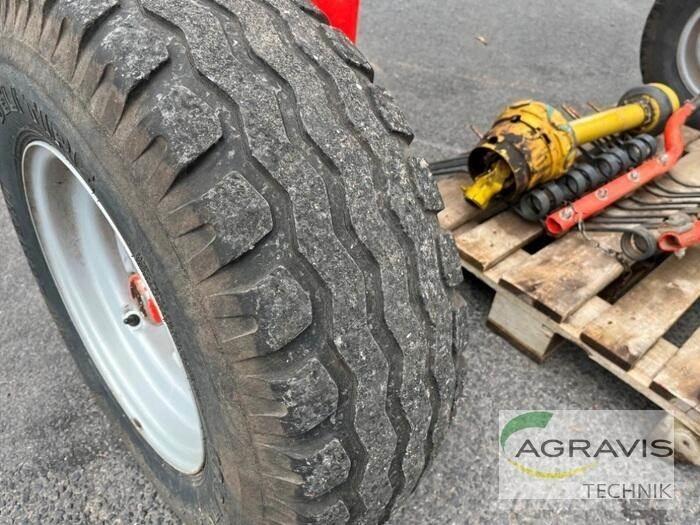 Kuhn GA 7501 耙與翻草機