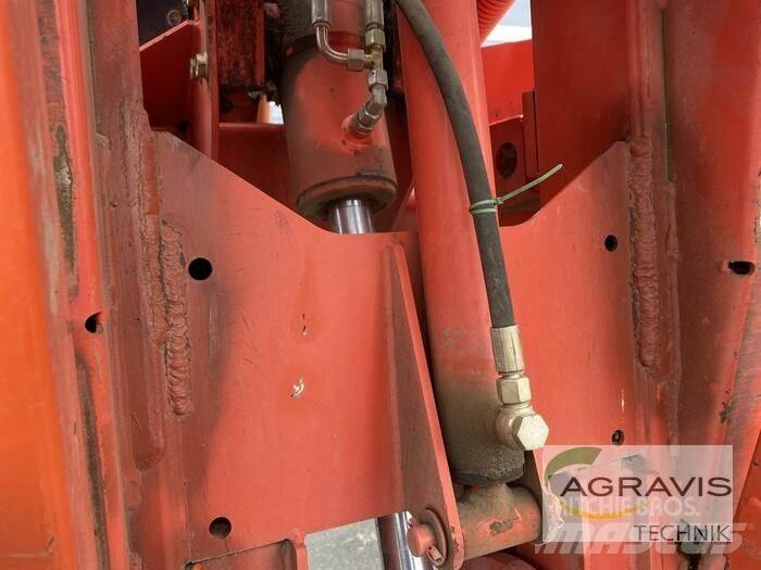 Kuhn GA 9321 耙與翻草機