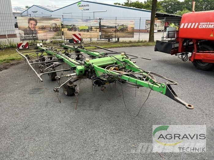 Kverneland 6913 耙與翻草機