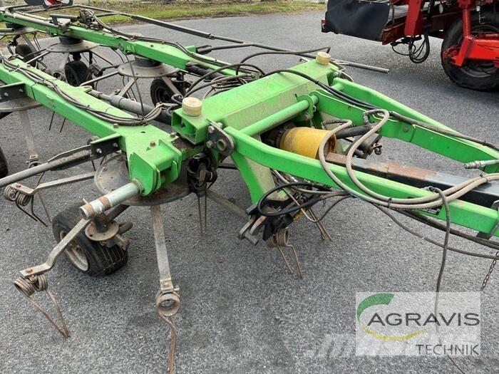 Kverneland 6913 耙與翻草機