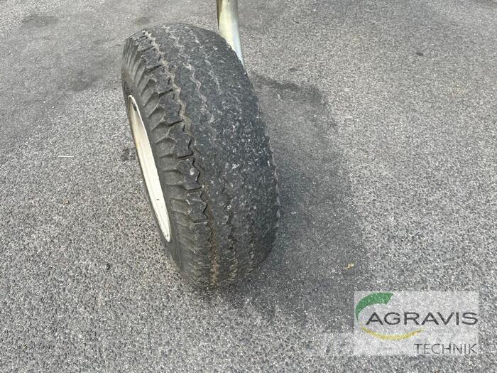Kverneland 6965 耙與翻草機