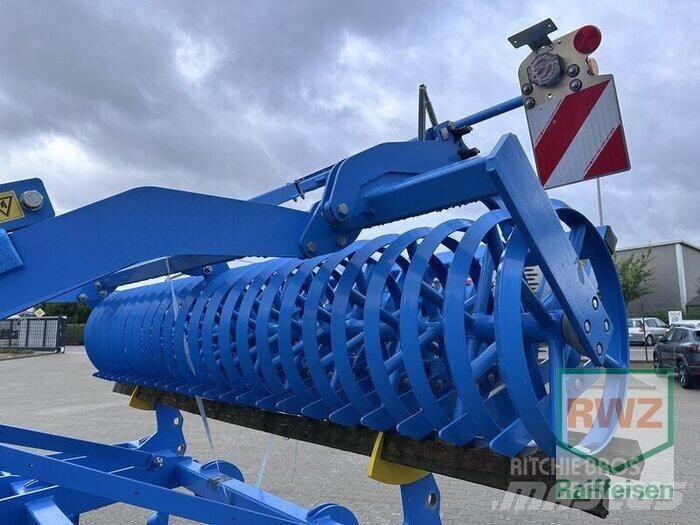 Lemken Karat 10/300 中耕管理機